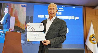 Başkan Özçelik, CEMR Avrupa Yerel Yaşamda Kadın-Erkek Eşitliği Şartı'nı imzaladı