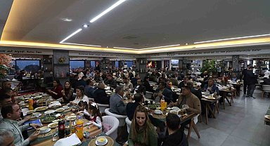Başkan Özel, muhtarlarla iftarda bir araya geldi