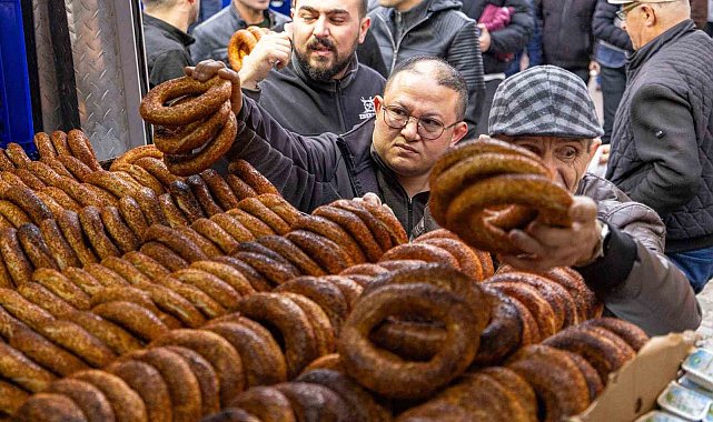 Başkan Tugay bayram namazında Bucalılarla buluştu
