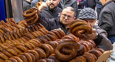 Başkan Tugay bayram namazında Bucalılarla buluştu