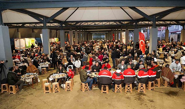 Başkan Yalım, Atatürk Mahallesi'nde yüzlerce vatandaşla iftar sofrasında bir araya geldi