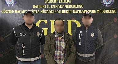 Bayburt'ta göçmen kaçakçılığı operasyonunda 5 düzensiz göçmen ile 5 şüpheli yakalandı