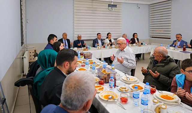 Bayburt'ta huzurevi sakinleriyle gönül sofrası kuruldu