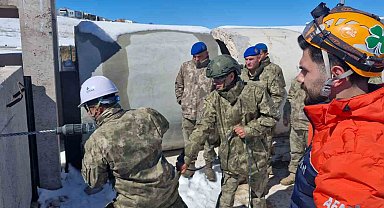 Bayburt'ta komandolara arama kurtarma eğitimi verildi