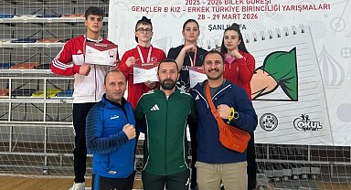 Bayburtlu öğrenciler bilek güreşinde Türkiye dereceleri elde etti