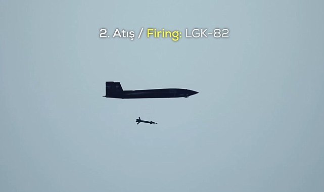 Bayraktar KIZILELMA LGK-82 ve TEBER-82 mühimmatlarıyla hedefi tam isabetle vurdu