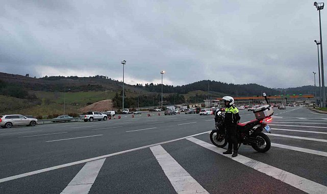 Bayram dönüşü Bursa otoyolunda yoğunluk: İstanbul istikametinde trafik yavaşladı