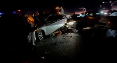 Bayram dönüşü trafiğinde zincirleme kaza: 5 araç birbirine girdi