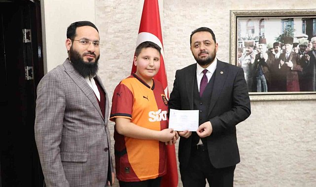 Bayram harçlıklarını Filistin'e bağışladı