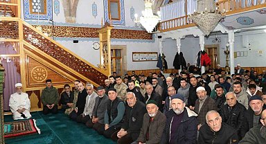 Bayram namazında camiler doldu taştı