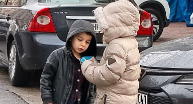 Bayram namazında çocuklara harçlık sürprizi