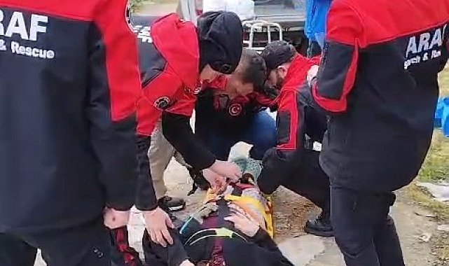 Bayramı köyünde geçirsin diye sedye ile evine taşındı