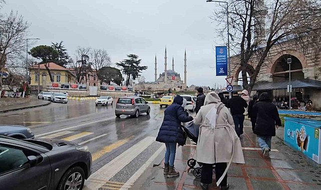 Bayramın ikinci günü vatandaşlar Edirne'ye akın etti