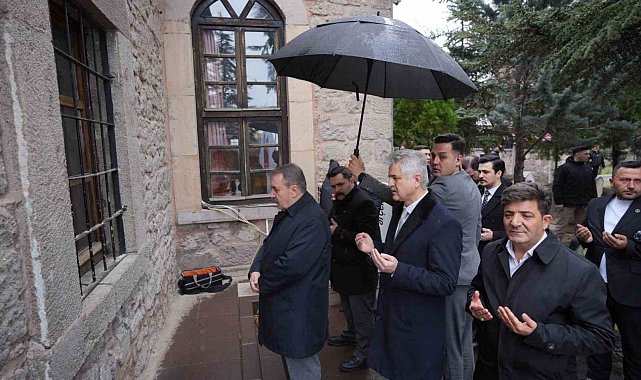 BBP Genel Başkanı Destici, Muhsin Yazıcıoğlu'nun kabrini ziyaret etti