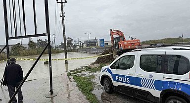 Berdan Irmağı'nda alarm, su seviyesi köprüye dayandı