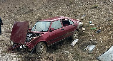 Beyşehir'de devrilen otomobildeki 5 kişi yaralandı