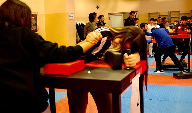 Bilecik'te Bilek Güreşi Yıldızlar İl Birinciliği tamamlandı