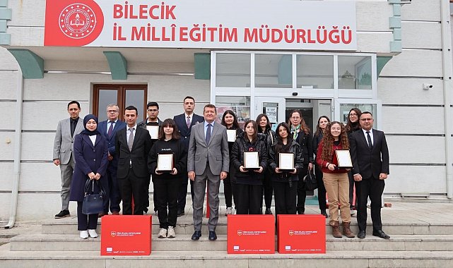 Bilecik'te genç yetenekler ödüllendirildi