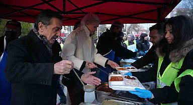 Bilecik'te iftar sevinci Cumhuriyet Meydanı'nda yaşandı