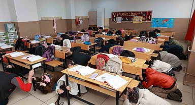 Bingöl'de öğrencilere deprem tatbikatı