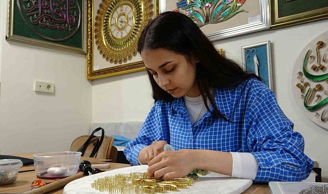 Binlerce çivi ve metrelerce bakır telle hayaller sanata dönüşüyor