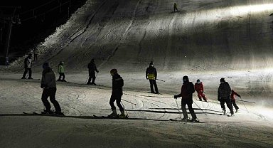 Bitlis'te iftar sonrası kayak keyfi