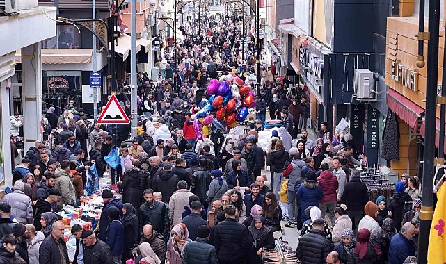 Burası ne Beyoğlu ne de Taksim: Sivas'ta cadde ve sokaklar doldu taştı