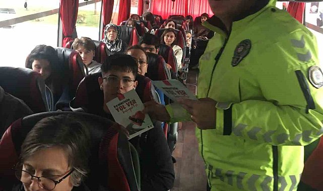 Burdur'da otogarda emniyet kemeri kullanımı hakkında bilgilendirme