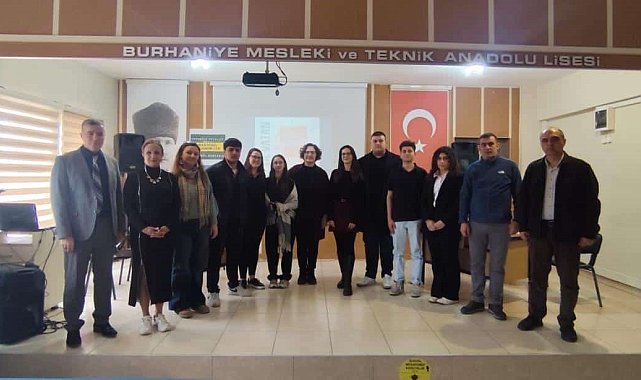 Burhaniye'de Geleceğe Çare etkinliklerinde münazara yarışmaları başladı