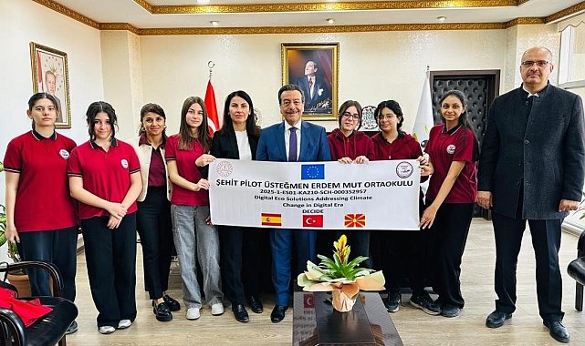 Burhaniye'de öğrenci proje ekibi Kaymakam Atilla'yı ziyaret etti