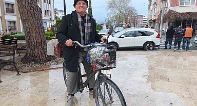 Burhaniye'de yaşlı adam her yere bisikletle gidiyor