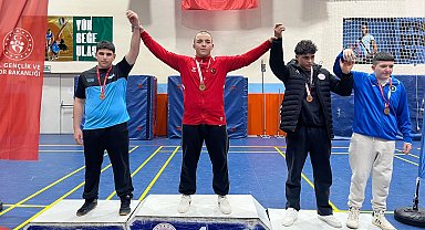 Bursa Büyükşehirli güreşçiler madalyaları topladı
