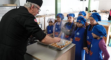Bursa Yıldırım'da Ramazan tatlıları minik şeflerden