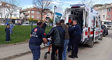Bursa'da 3 katlı binada yangın: Dumandan zehirlenen yaşlı kadının durumu ağır