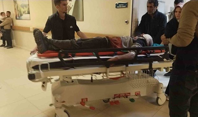 Bursa'da otomobil park halindeki tırın altına girdi: 1 yaralı