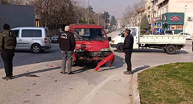 Bursa'da trafik kazası: 3 yaralı