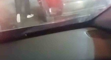 Bursa'da trafikte motosikletliye kadın sürücüden tekme ve tokatlı saldırı