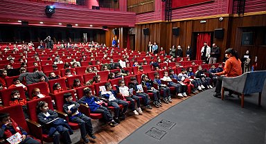Bursa'da çocuklarla hikaye söyleşisi