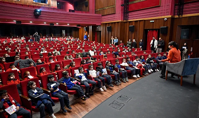 Bursa'da çocuklarla hikaye söyleşisi