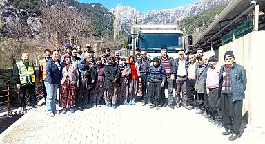 Büyükşehir'den üreticilere ipekböceği besleme tablası desteği