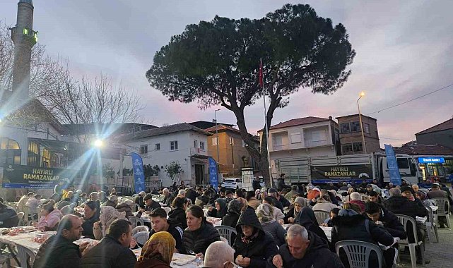 Büyükşehir'in iftar sofraları vatandaşları buluşturuyor