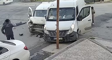 Cadde ile sokağın kesişiminde çarpıştılar: 4 yaralı