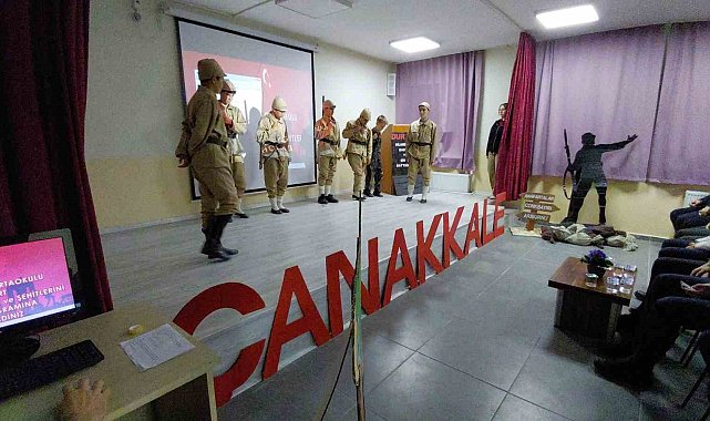 Çanakkale zaferine özel öğrencilerden dolu dolu program