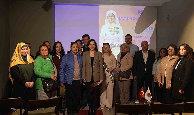 Çanakkale'de "Savaşın Gölgesinde Kadın" Paneli Düzenlendi
