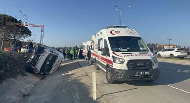 Çanakkale'de yolcu minibüsü devrildi: 8 yaralı
