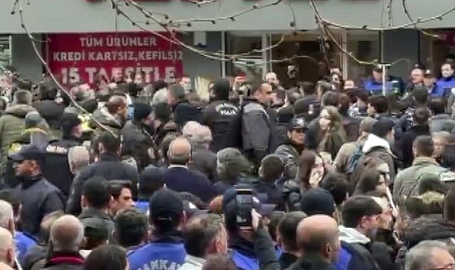 Çankaya Belediye Başkanı Güner'in açıklaması sırasında gerginlik