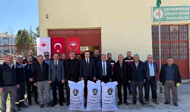 Çavdarhisar'da çiftçilere çörek otu tohumu dağıtımı