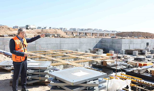 Çayırova Devlet Hastanesi inşaatında deprem izolatörlerinin montajına başlandı