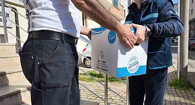 Çayırova'da ihtiyaç sahibi ailelere gıda kolisi dağıtılıyor