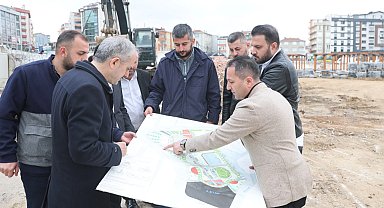 Çayırova'da Başkan Çiftçi, kent meydanındaki çalışmaları inceledi